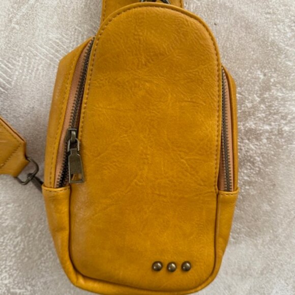 Pretty Simple Jordan Sling Bag NWOT - Picture 4 of 7